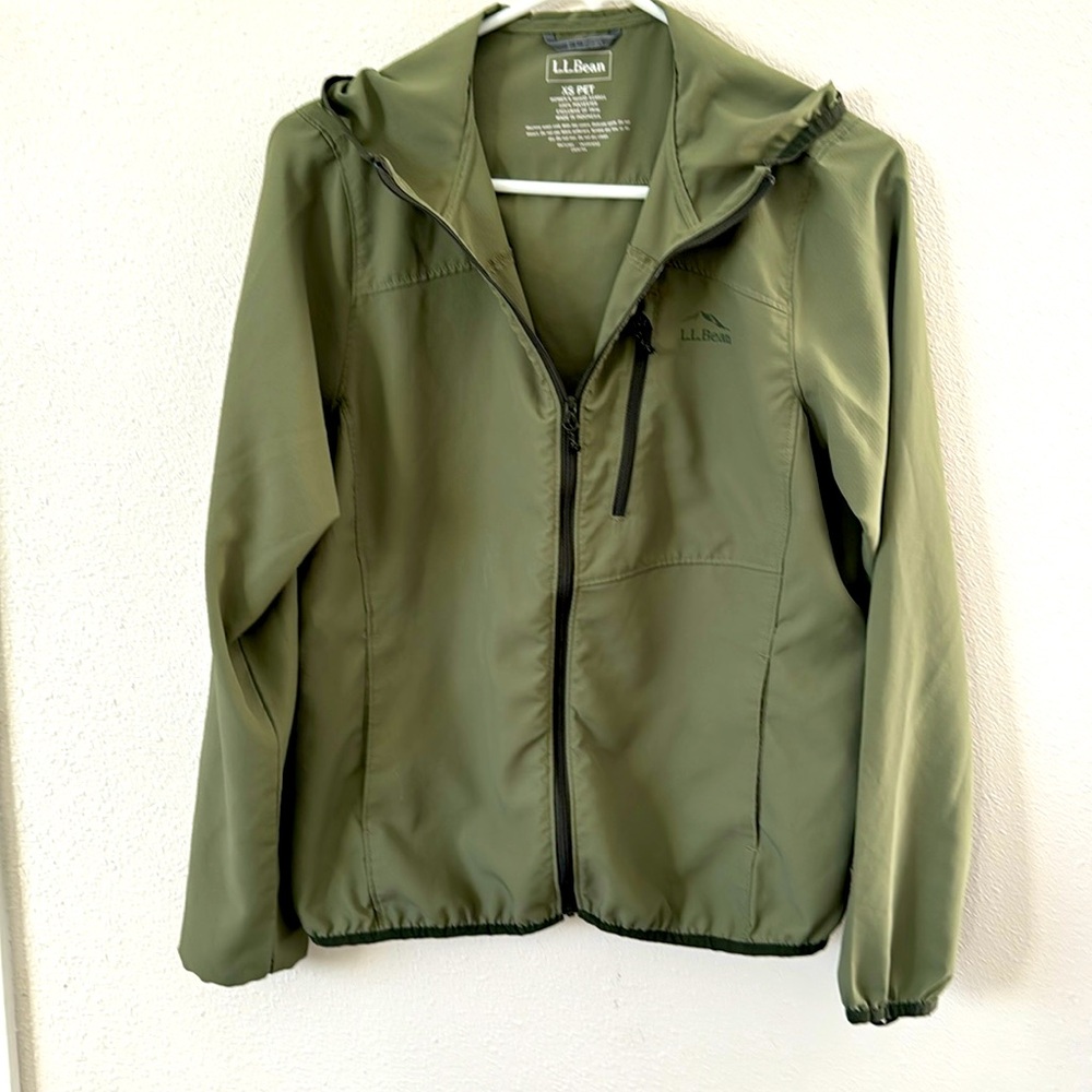 LL Bean No Fly Zone Sz XS, Hooded Windbreaker